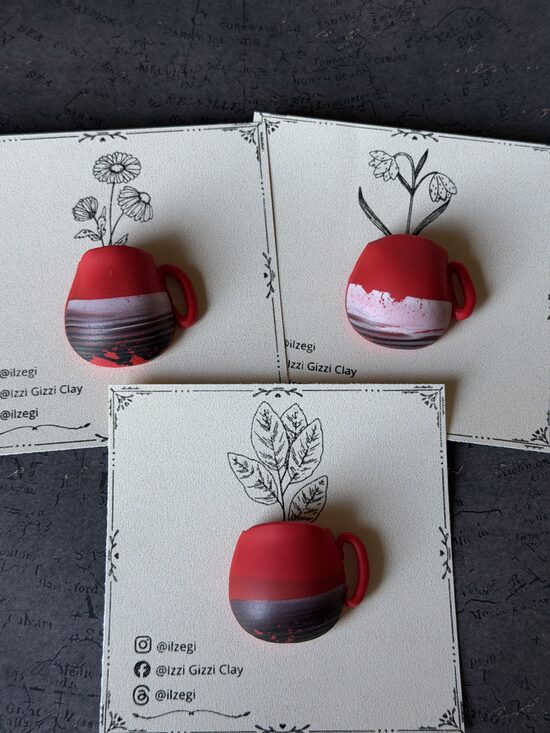 Vāzīte - magnēts, Sarkans ar melnbaltu