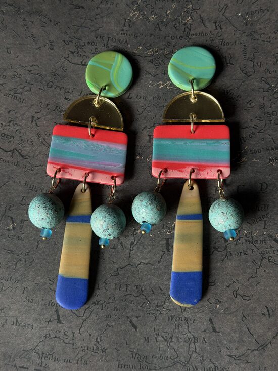 XL auskari - krāsaini ar bumbiņām