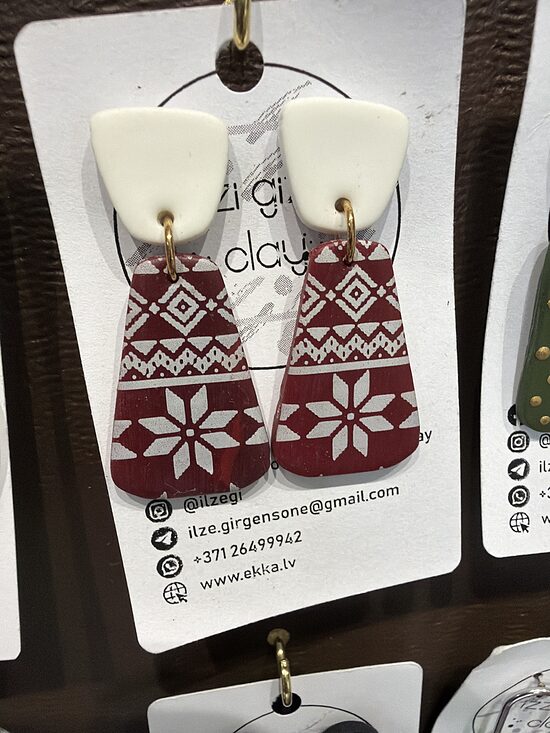 Sarkani auskari ar auseklīšiem