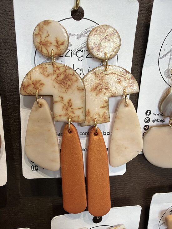 Garie Bridžertonas auskari brūnos toņos